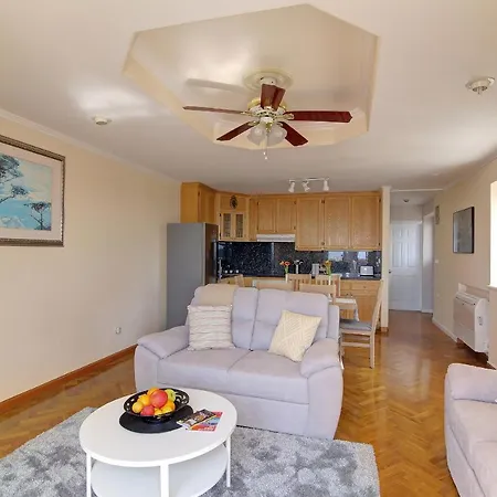 Lejlighed Kusalo Apartment4 -Old Town & Sea View, 10Min To Town