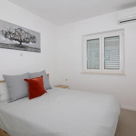 Lejlighed Kusalo Apartment4 -Old Town & Sea View, 10Min To Town